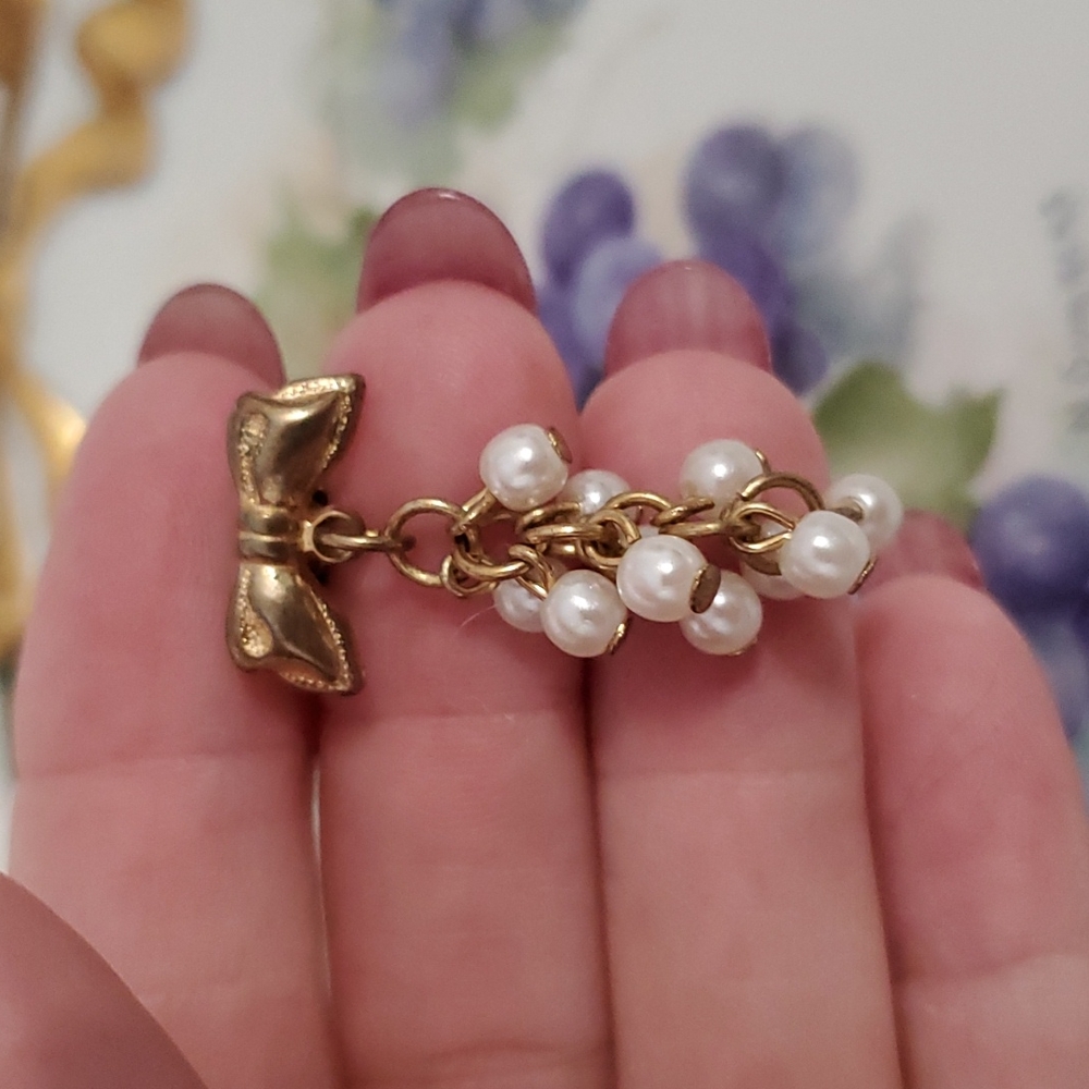 Goldtone faux pearls dangling from a bow pierced earrings - Picture 1 of 4